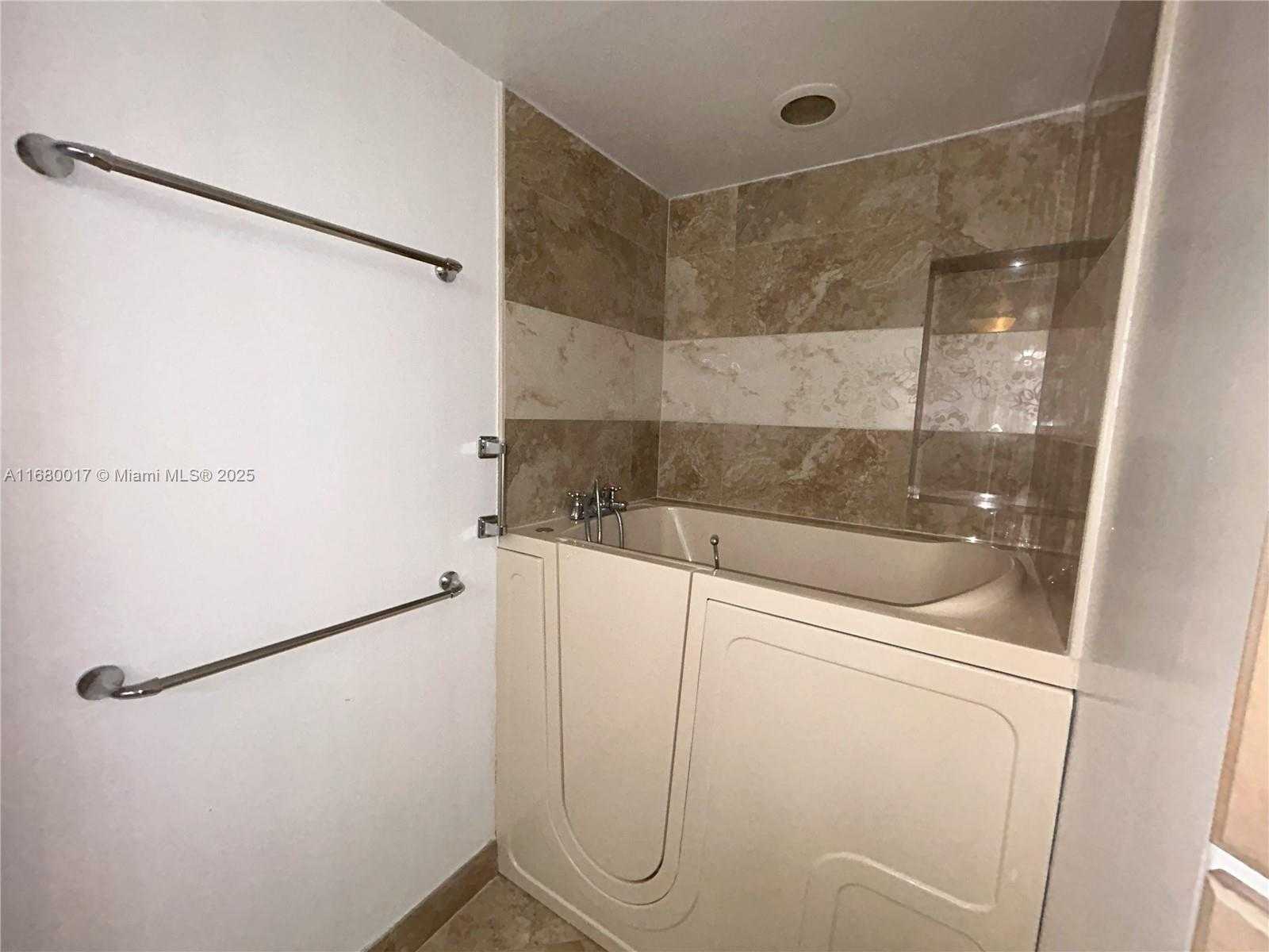 Small Image of 2521 NW 104th Ave, Sunrise, FL 33322, USA Number 9