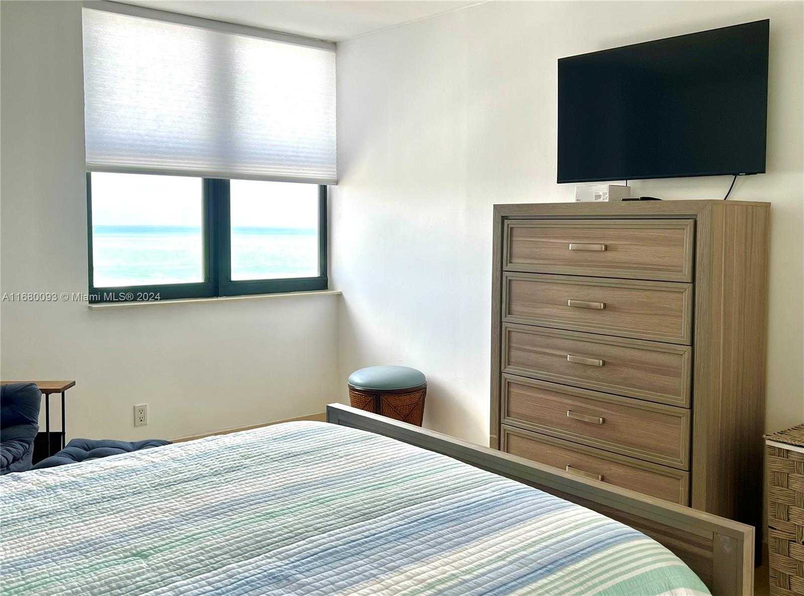 Small Image of 2555 #2001, Miami Beach Number 12