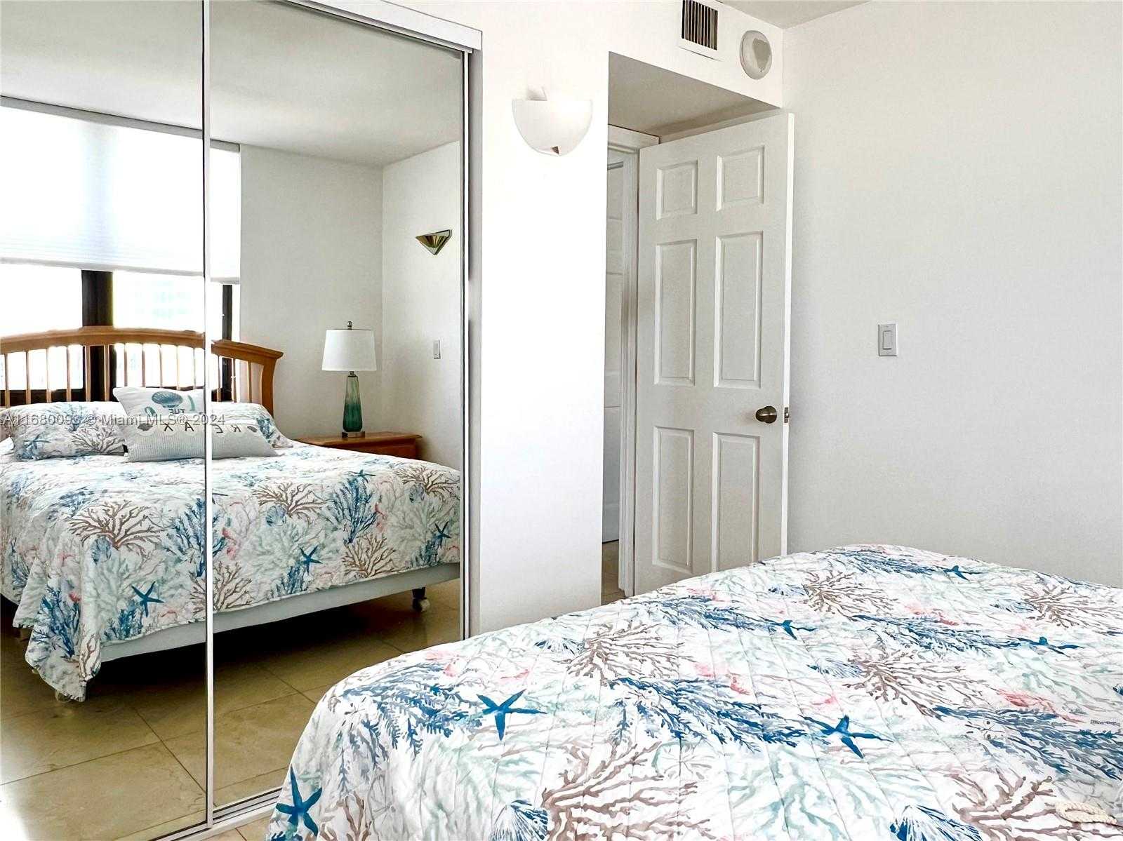 Small Image of 2555 #2001, Miami Beach Number 17