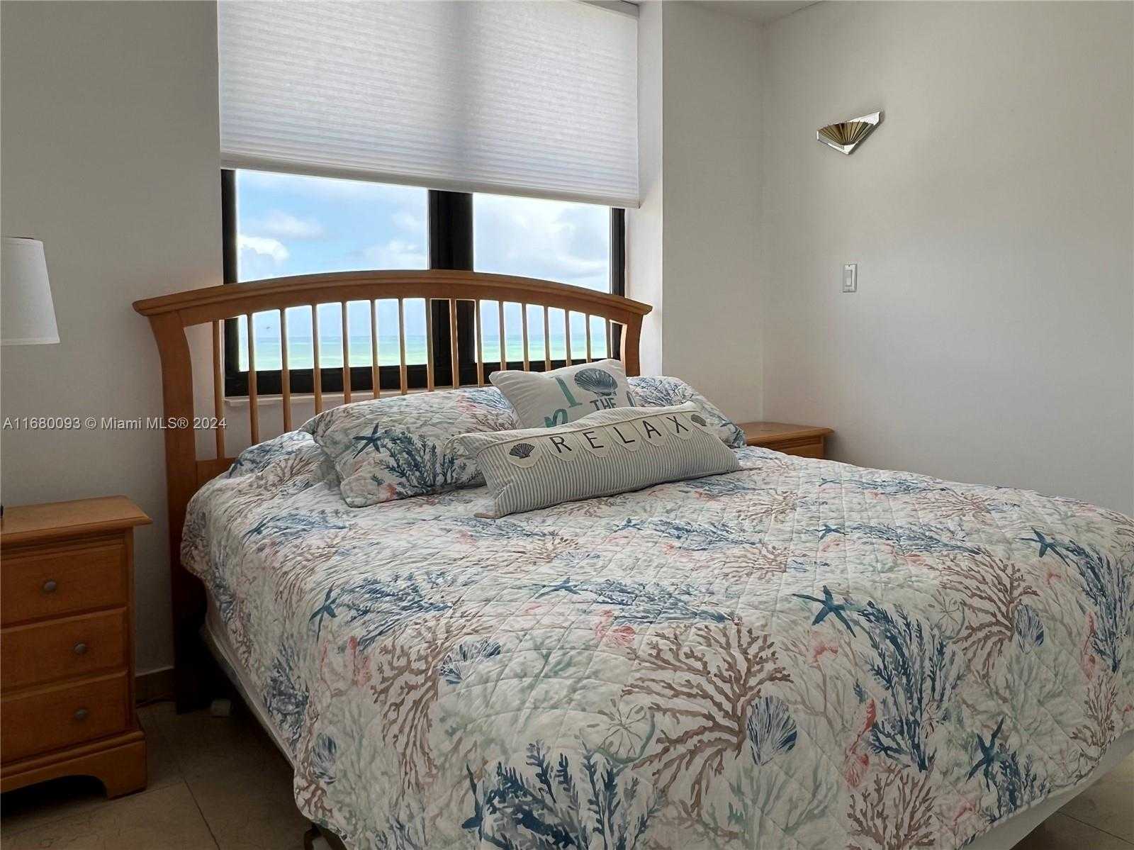 Small Image of 2555 #2001, Miami Beach Number 18