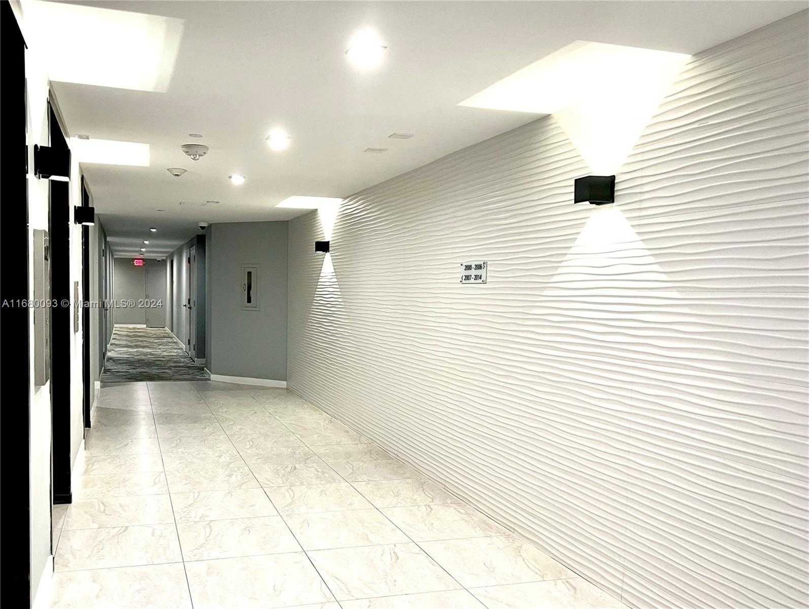 Small Image of 2555 #2001, Miami Beach Number 24