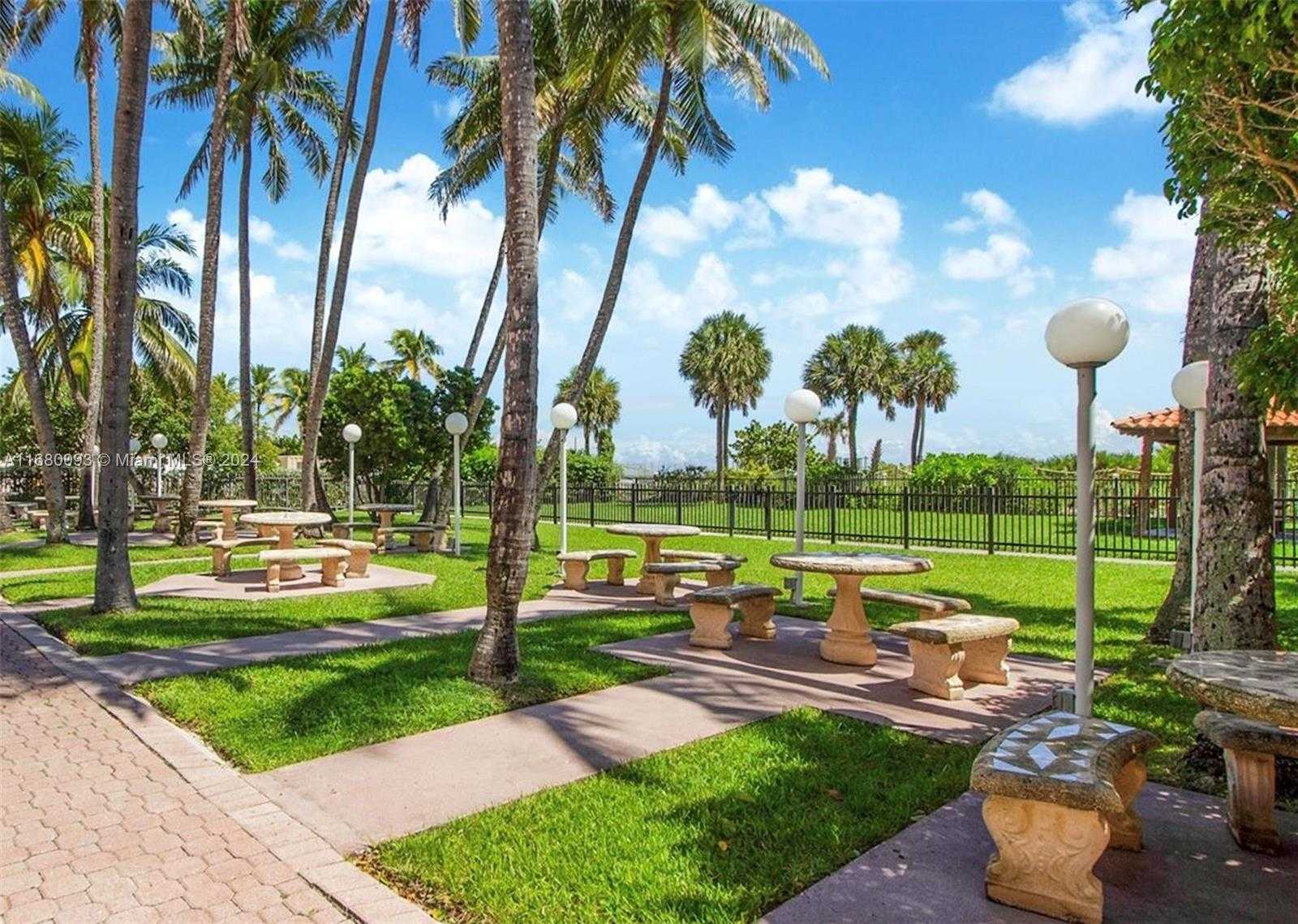 Small Image of 2555 #2001, Miami Beach Number 32