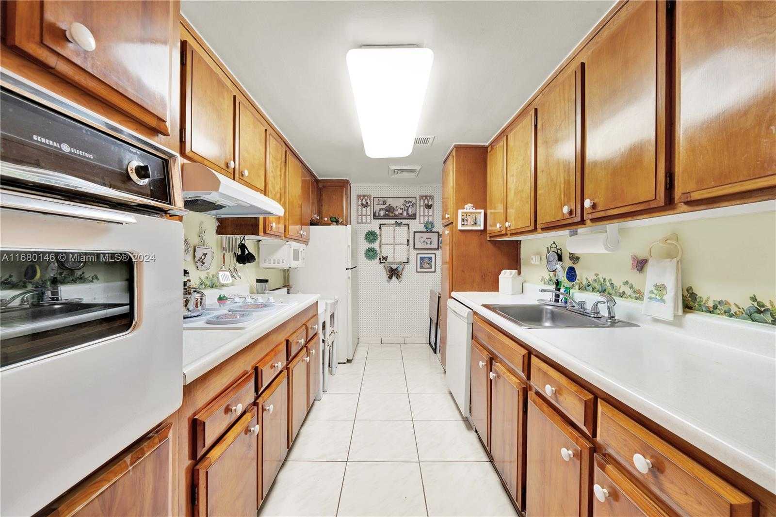 Small Image of 2451 BRICKELL AVE #17G, Miami Number 25