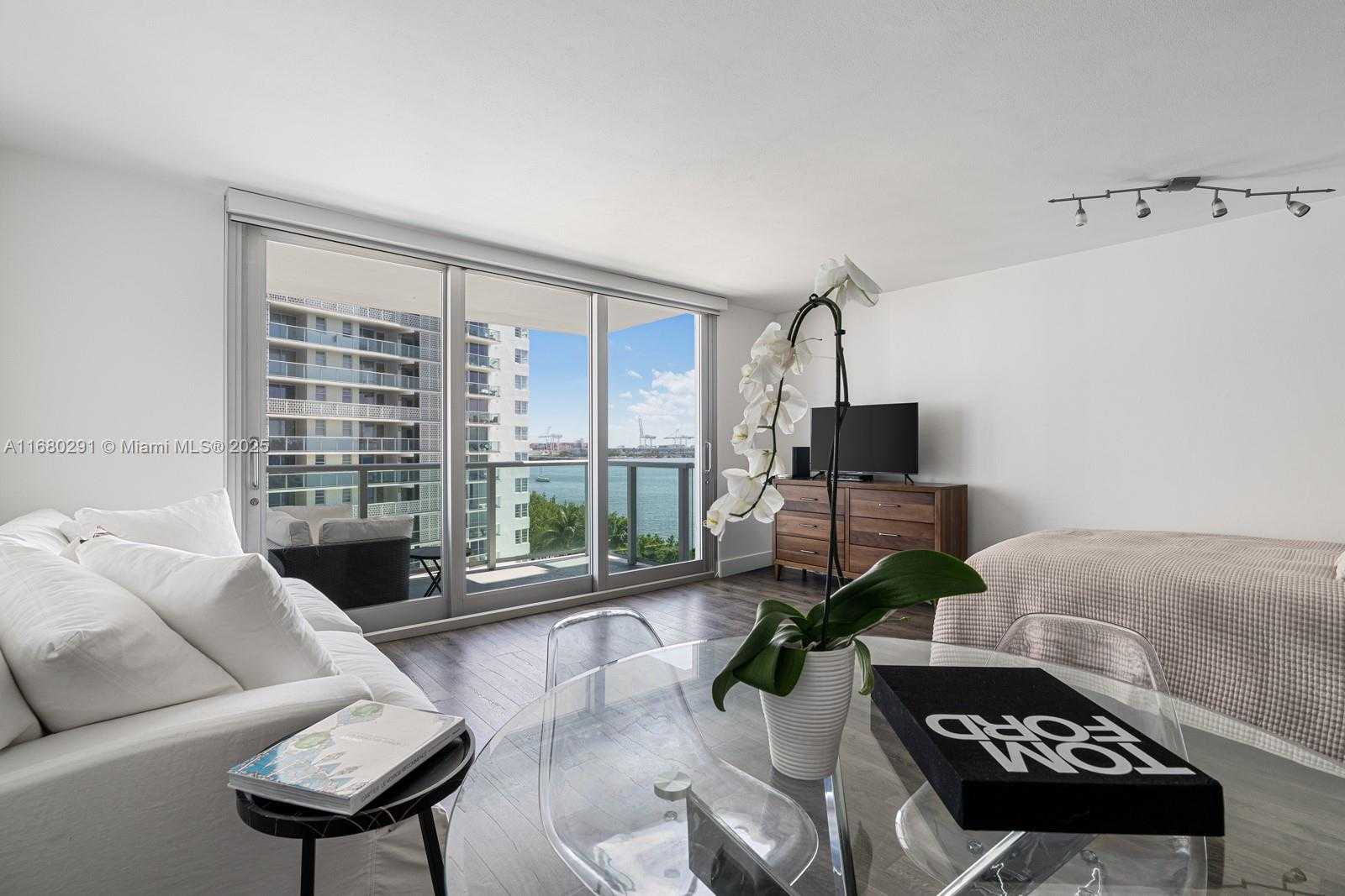 Small Image of Mirador 1000, 1000 West Ave, Miami Beach, FL 33139, USA Number 4