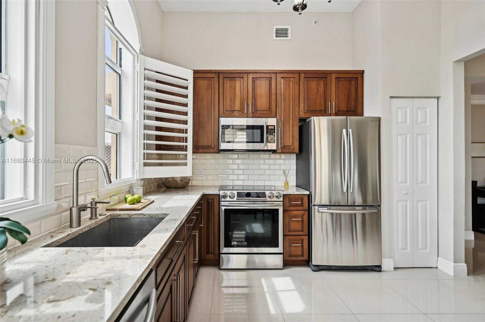 Small Image of 3001 NORTH EAST 185TH ST #712, Aventura Number 9