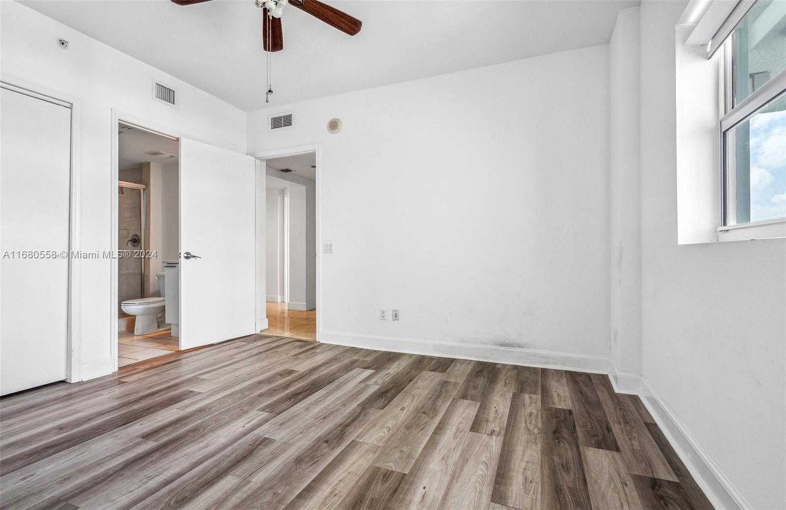 Small Image of 14951 ROYAL OAKS LN #1706, North Miami Number 10