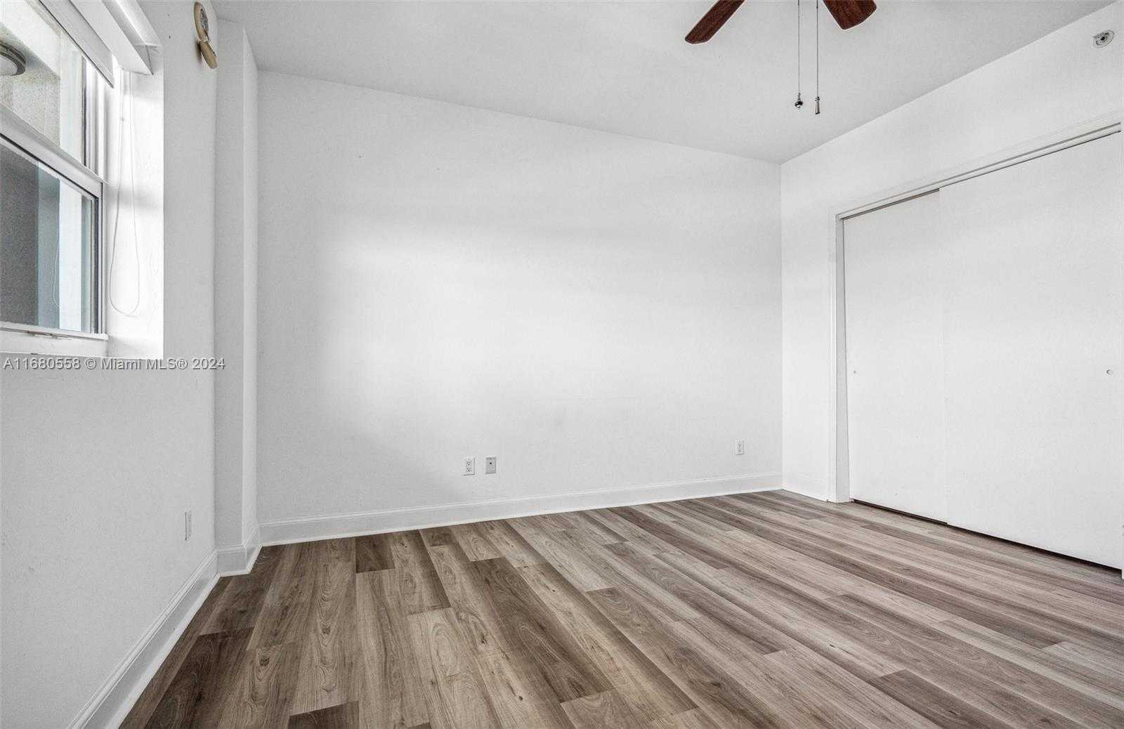 Small Image of 14951 ROYAL OAKS LN #1706, North Miami Number 11