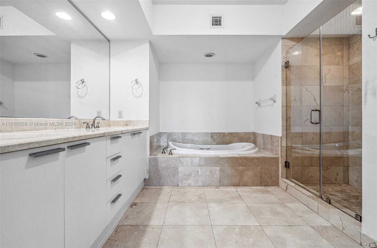 Small Image of 14951 ROYAL OAKS LN #1706, North Miami Number 21
