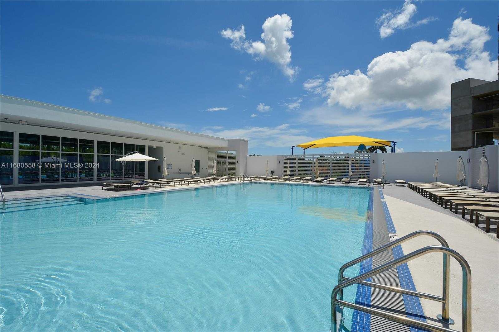 Small Image of 14951 ROYAL OAKS LN #1706, North Miami Number 27