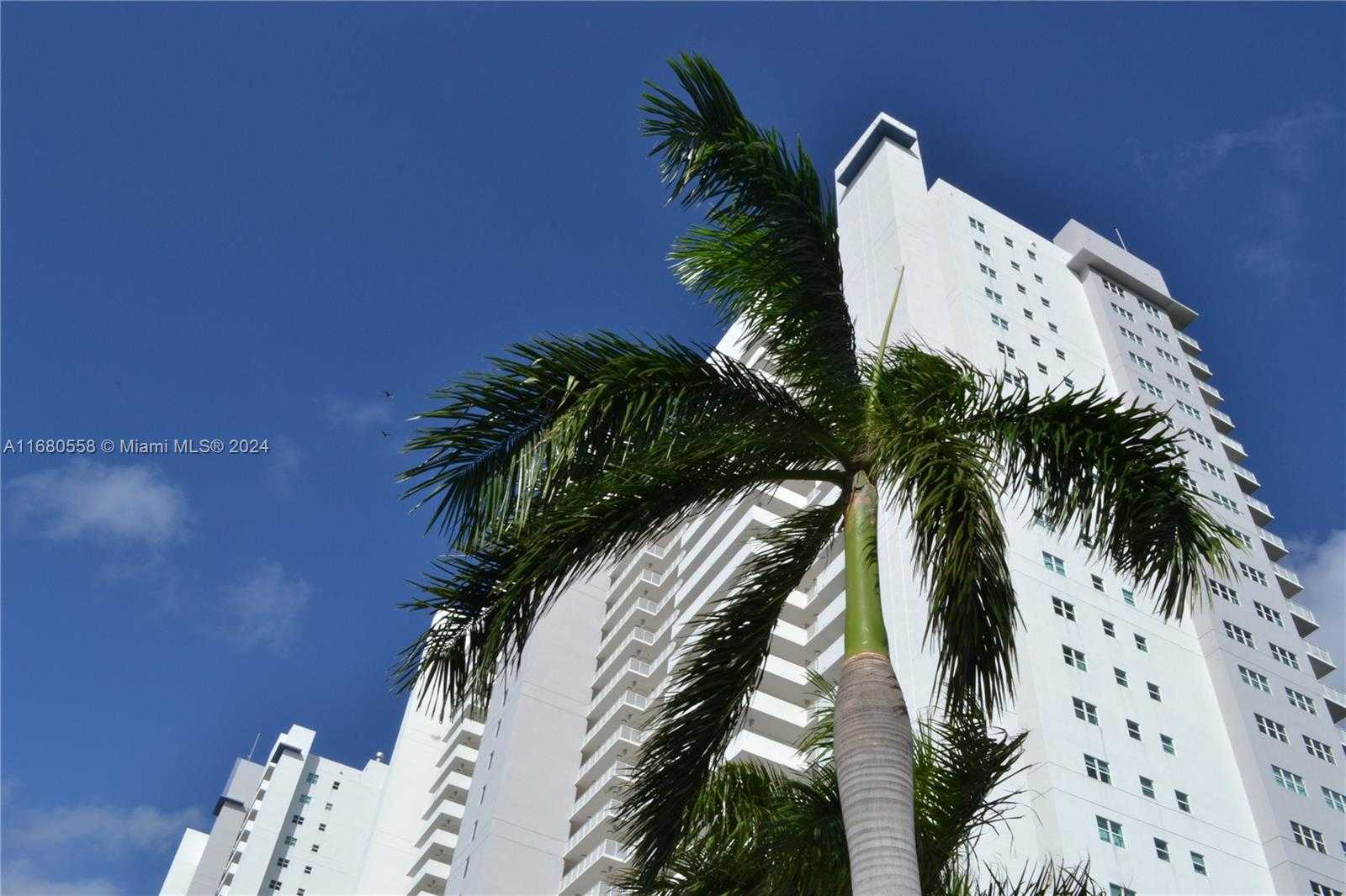 Small Image of 14951 ROYAL OAKS LN #1706, North Miami Number 29