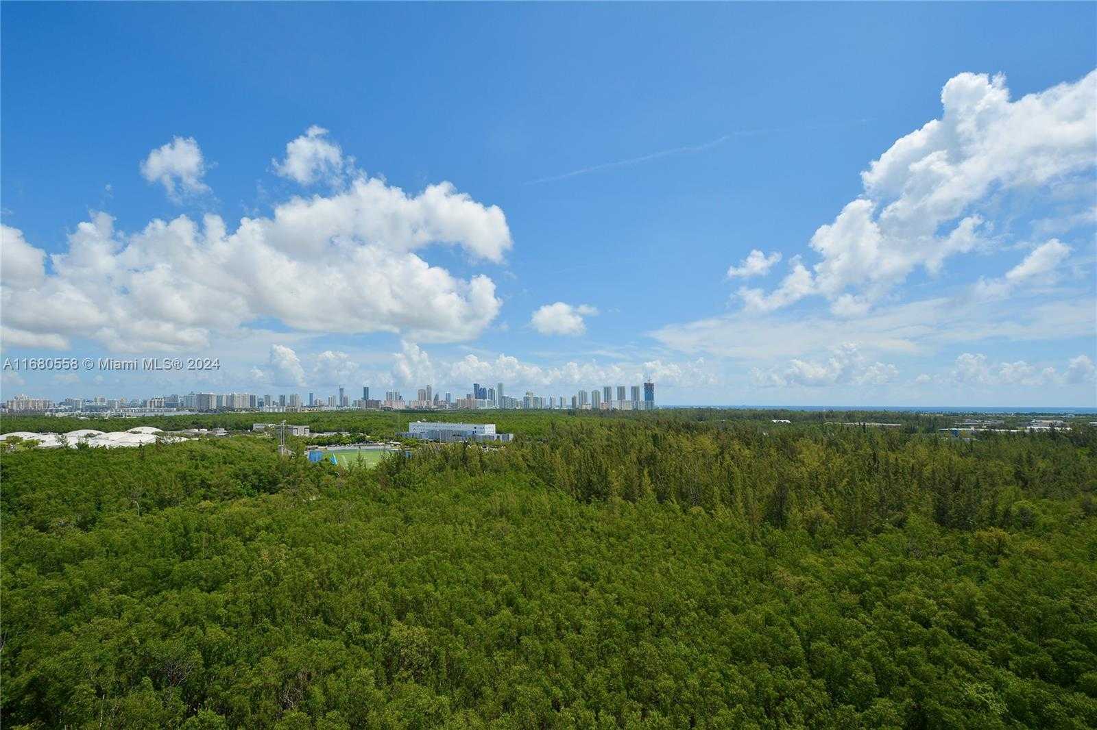 Small Image of 14951 ROYAL OAKS LN #1706, North Miami Number 31