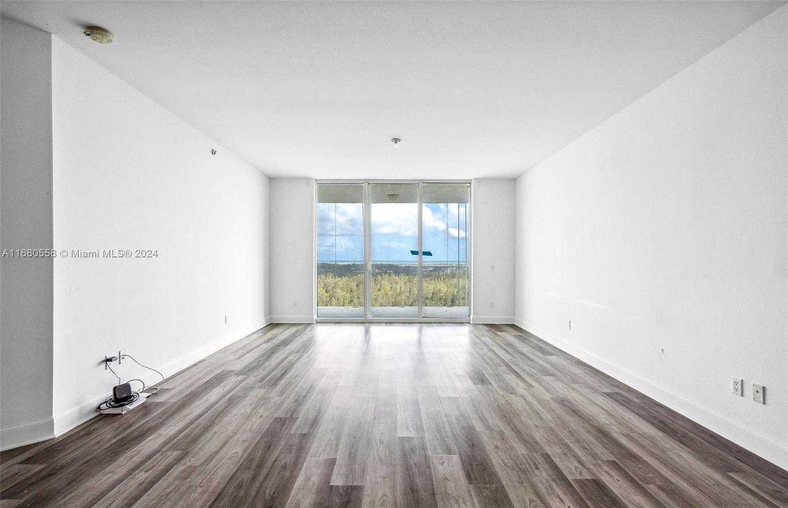 Small Image of 14951 ROYAL OAKS LN #1706, North Miami Number 4
