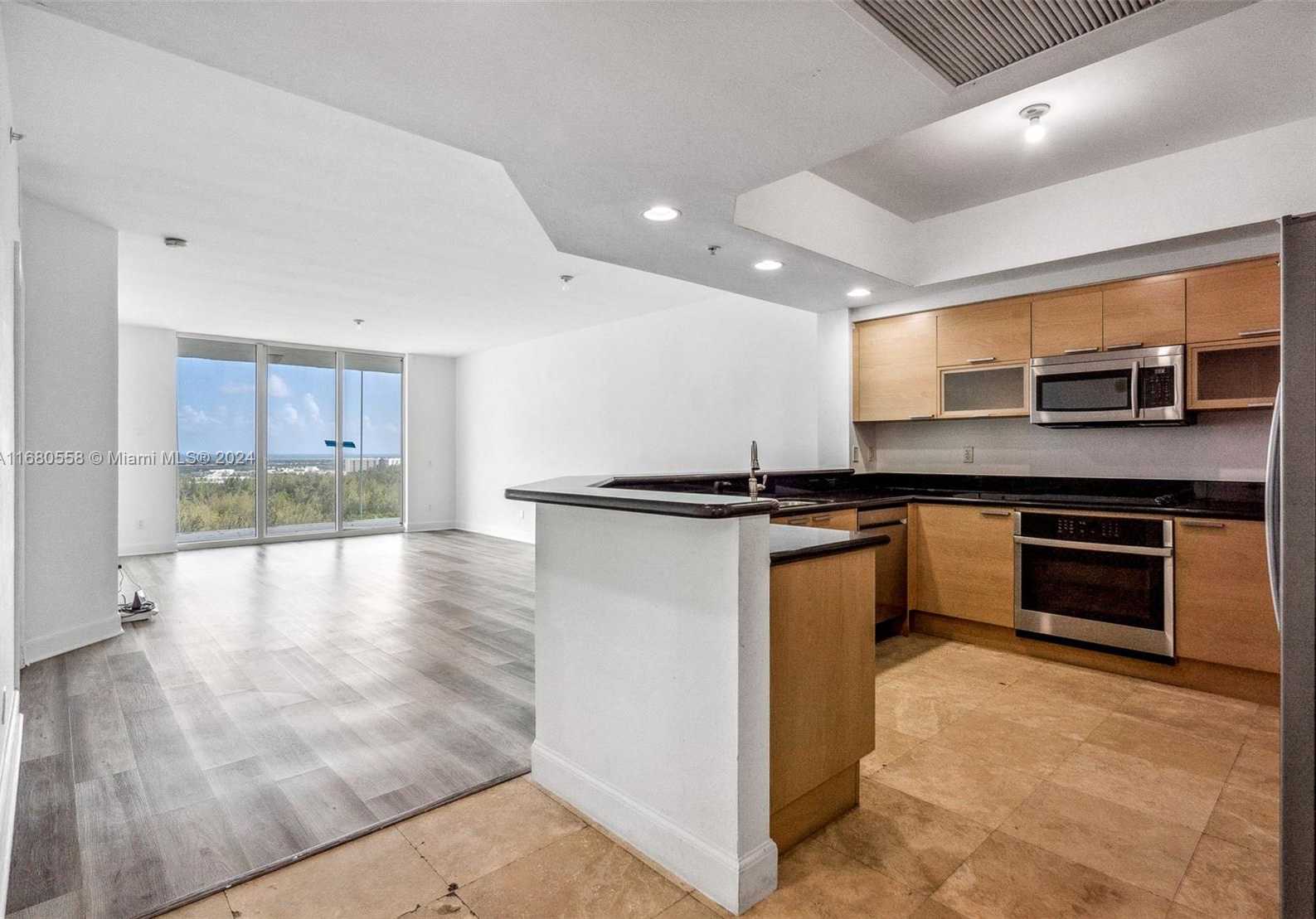 Small Image of 14951 ROYAL OAKS LN #1706, North Miami Number 5
