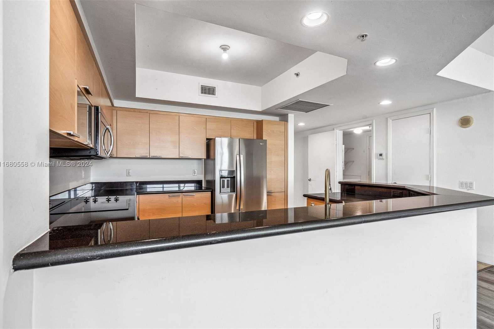 Small Image of 14951 ROYAL OAKS LN #1706, North Miami Number 7