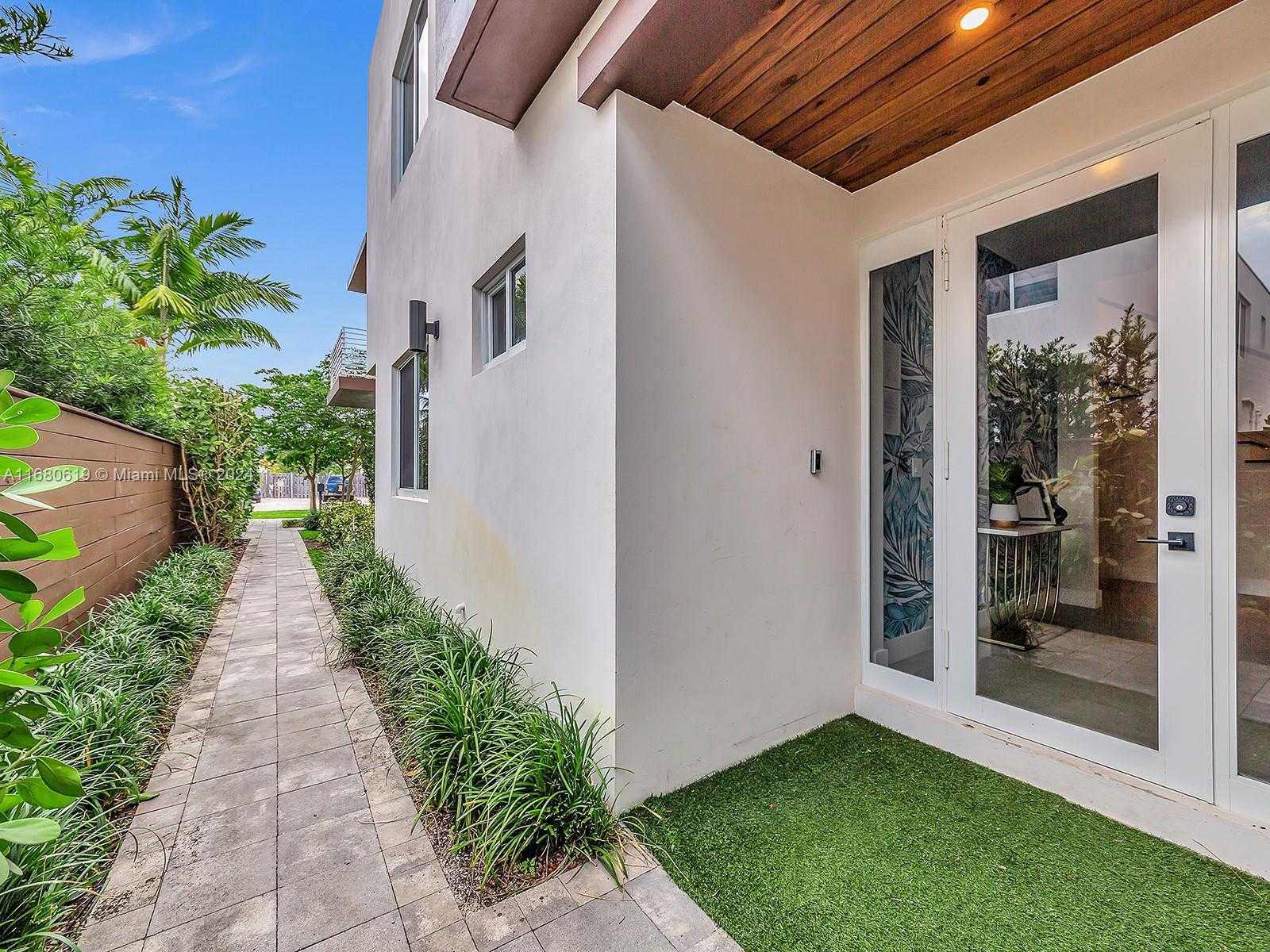 Small Image of 1808 CORAL RIDGE DR #1808, Fort Lauderdale Number 2