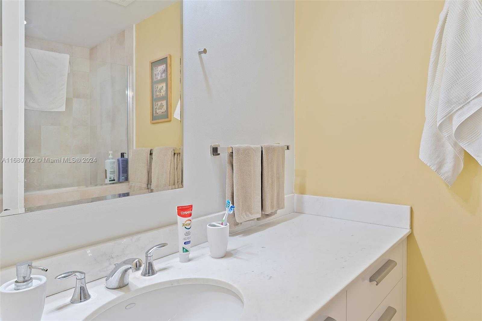 Small Image of 1060 BRICKELL AVE #3407, Miami Number 31