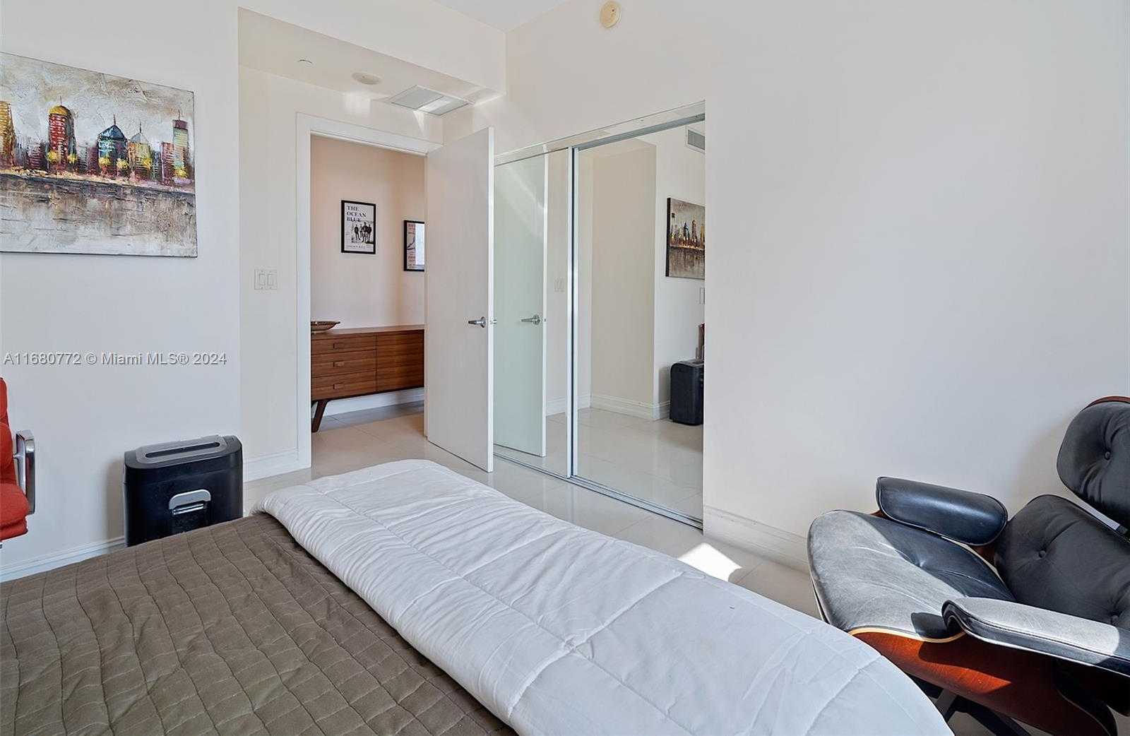 Small Image of 1060 BRICKELL AVE #3407, Miami Number 36