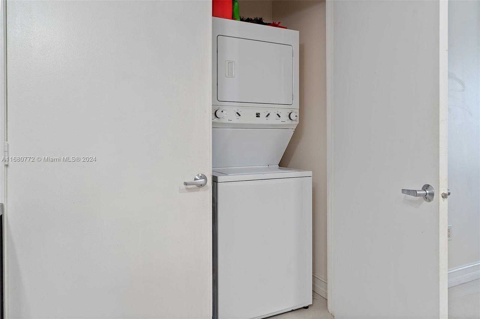 Small Image of 1060 BRICKELL AVE #3407, Miami Number 37