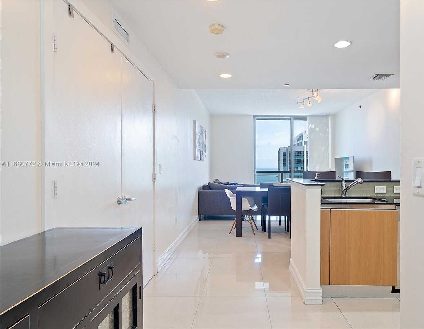 Small Image of 1060 BRICKELL AVE #3407, Miami Number 4