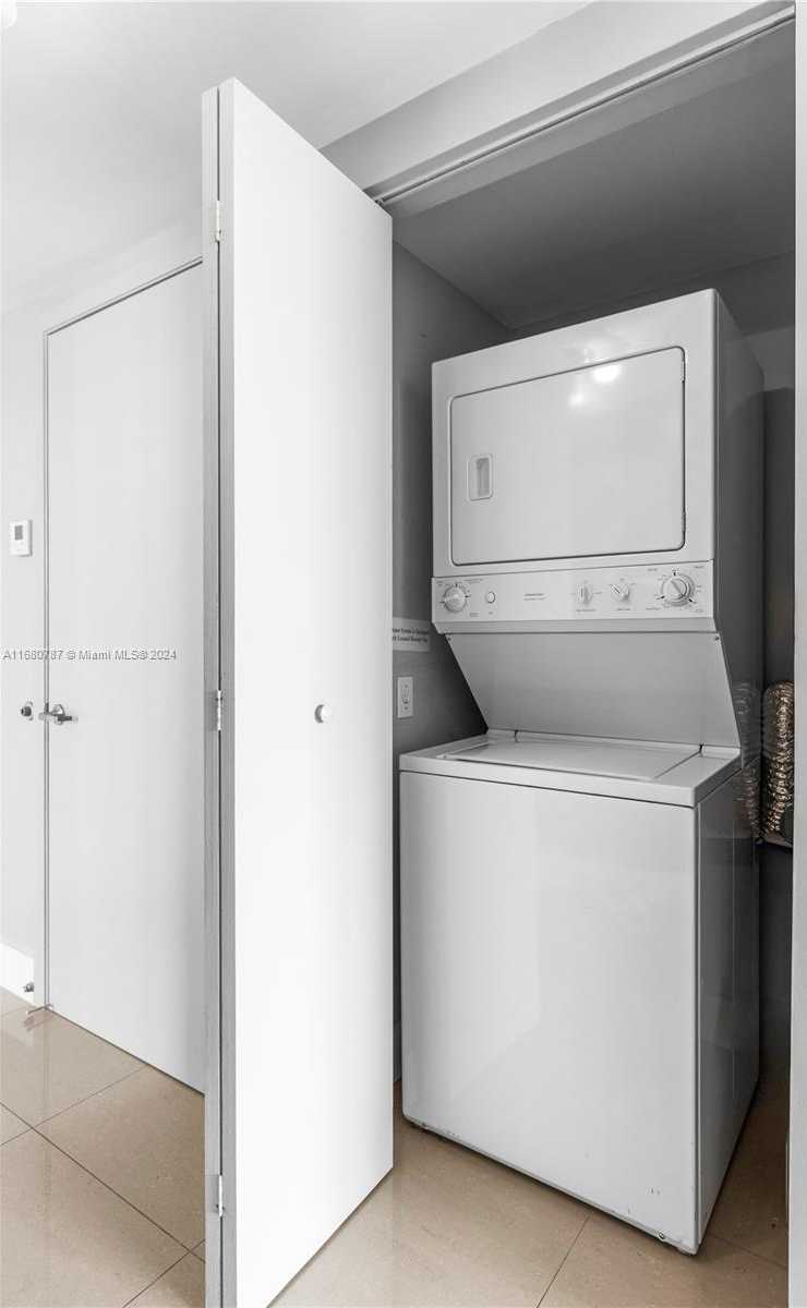Small Image of 92 SOUTH WEST 3RD ST #3505, Miami Number 24