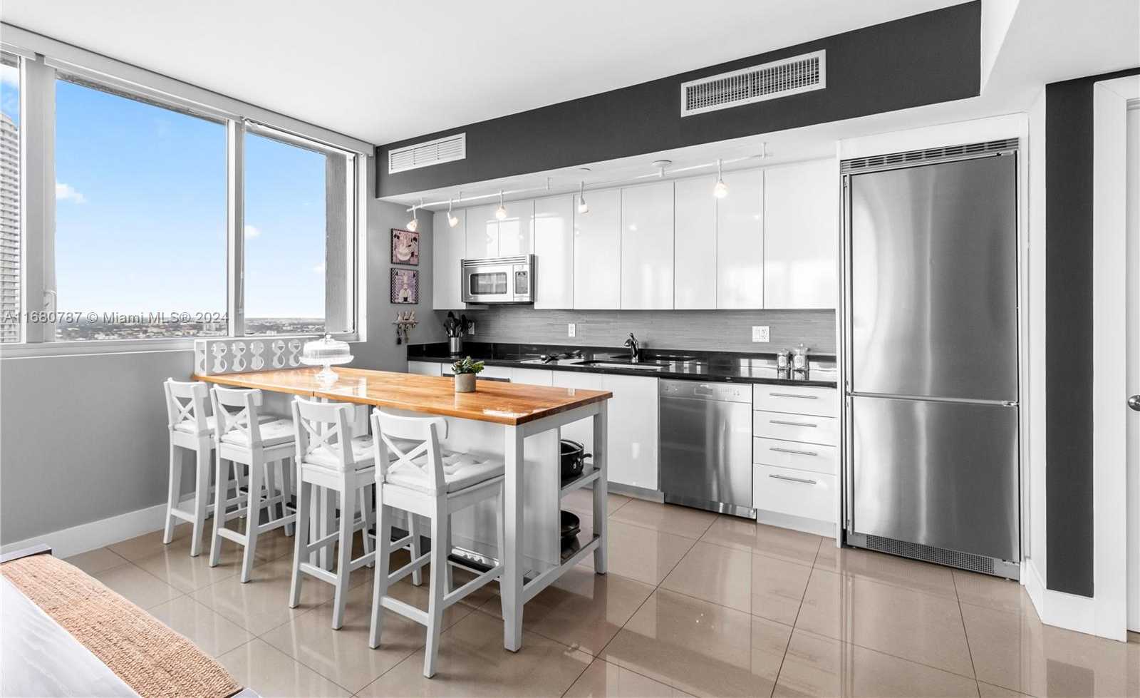 Small Image of 92 SOUTH WEST 3RD ST #3505, Miami Number 6