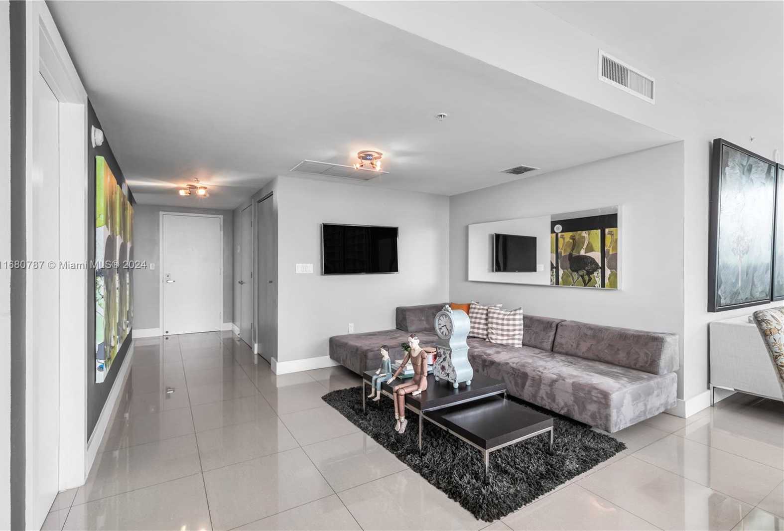 Small Image of 92 SOUTH WEST 3RD ST #3505, Miami Number 9