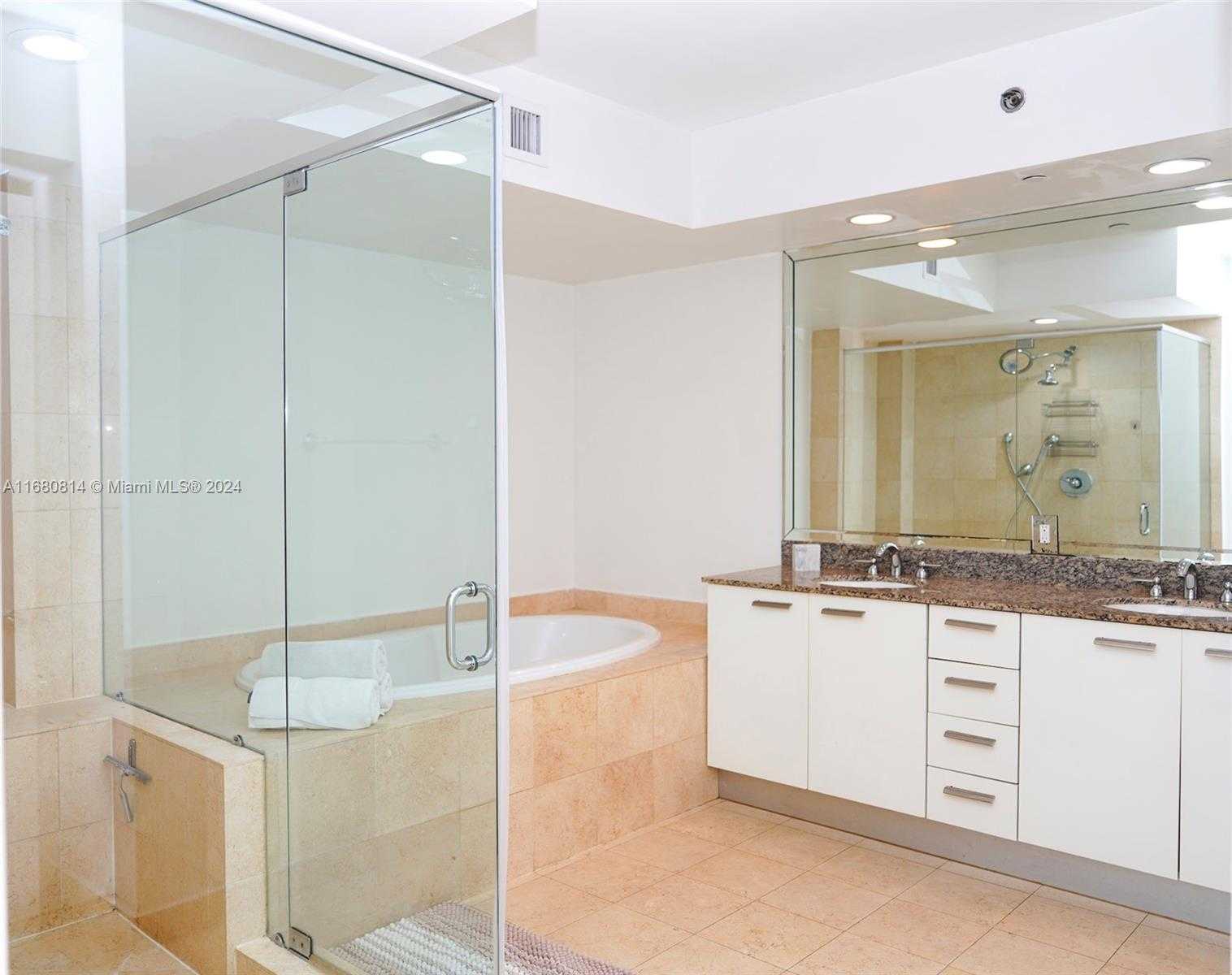 Small Image of 1830 SOUTH OCEAN DR #4711, Hallandale Beach Number 5