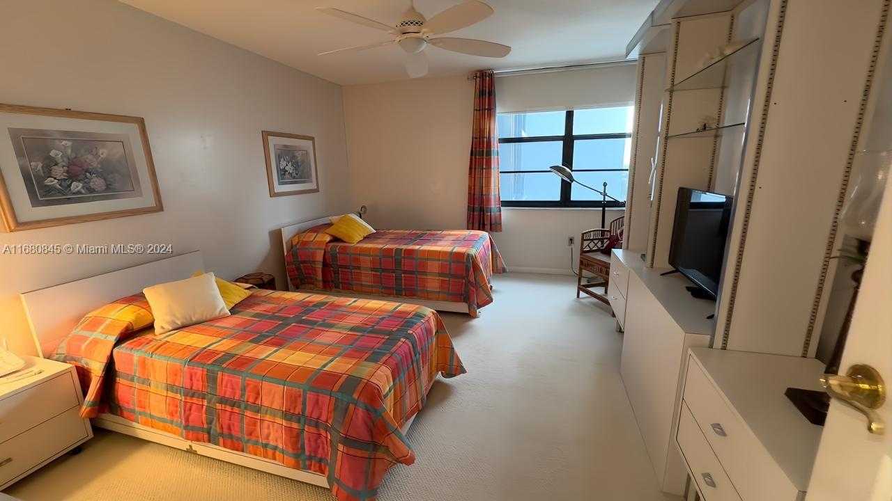 Small Image of 2333 BRICKELL AVE #2611, Miami Number 21