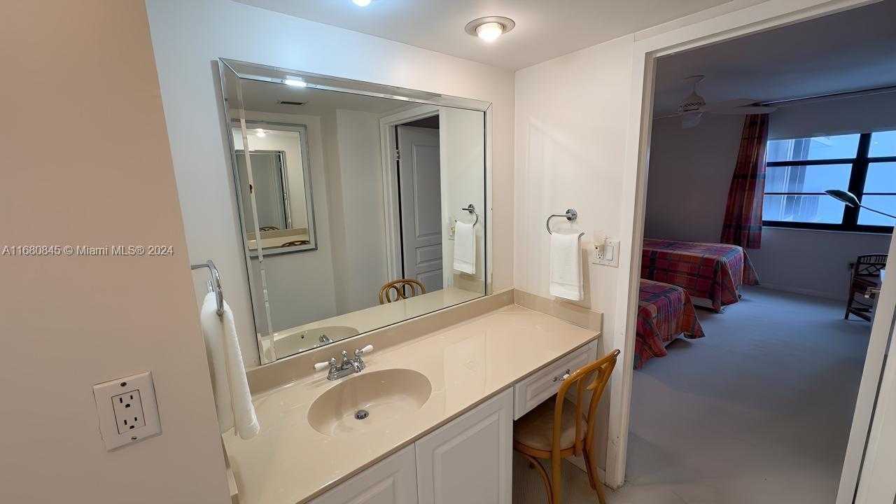 Small Image of 2333 BRICKELL AVE #2611, Miami Number 23