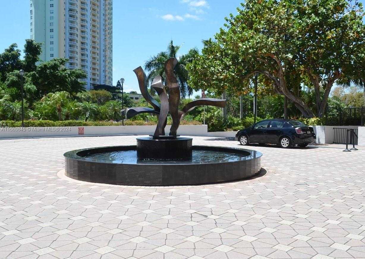 Small Image of 2333 BRICKELL AVE #2611, Miami Number 4