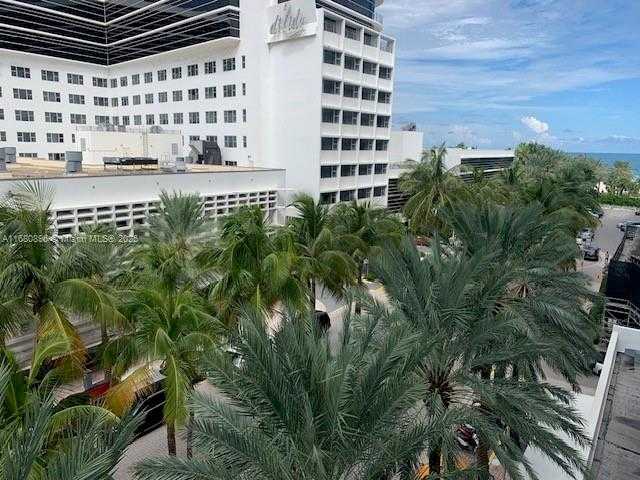 Small Image of 100 Lincoln Rd, Miami Beach, FL 33139, USA Number 9