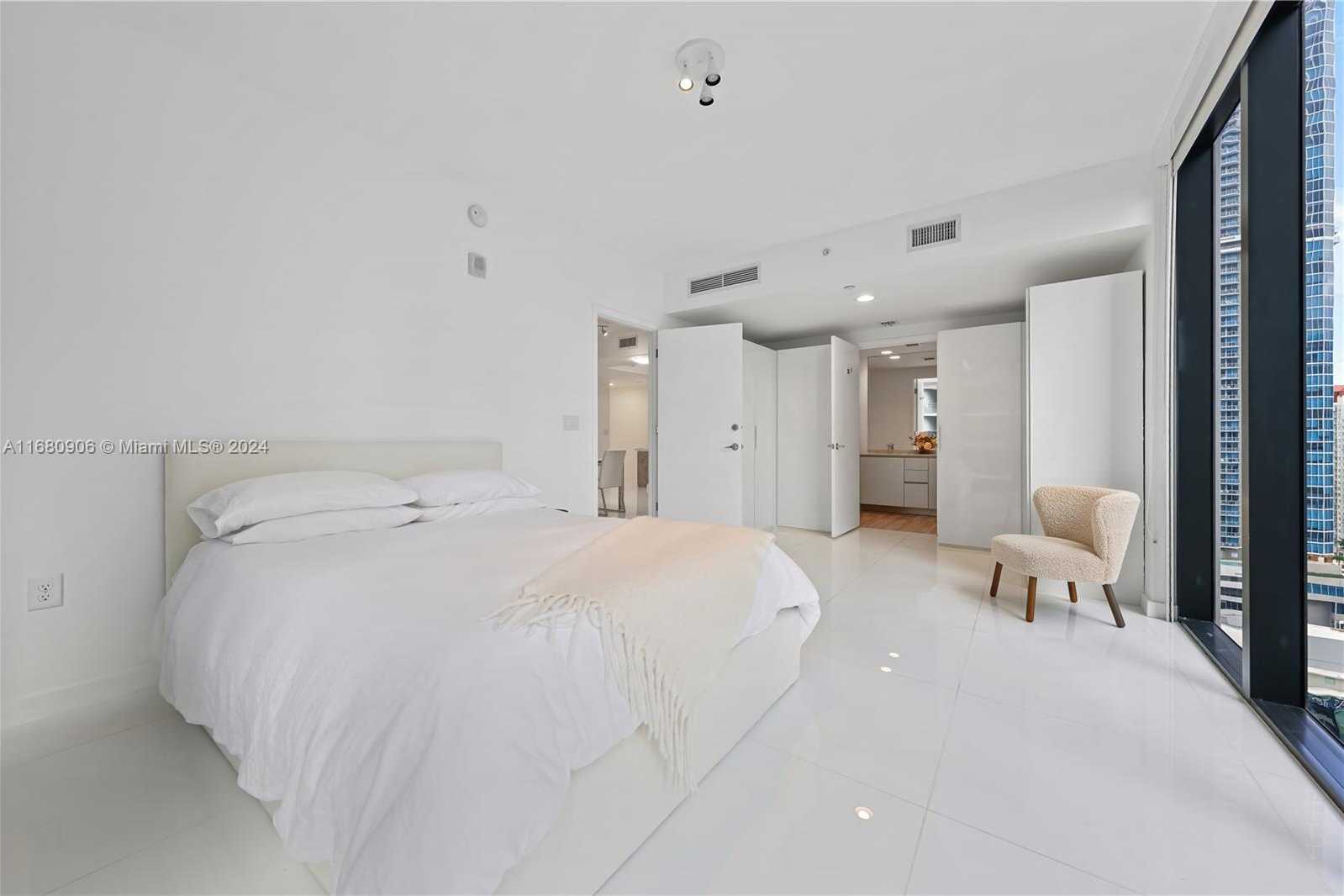 Small Image of 1010 BRICKELL AVE #3006, Miami Number 2