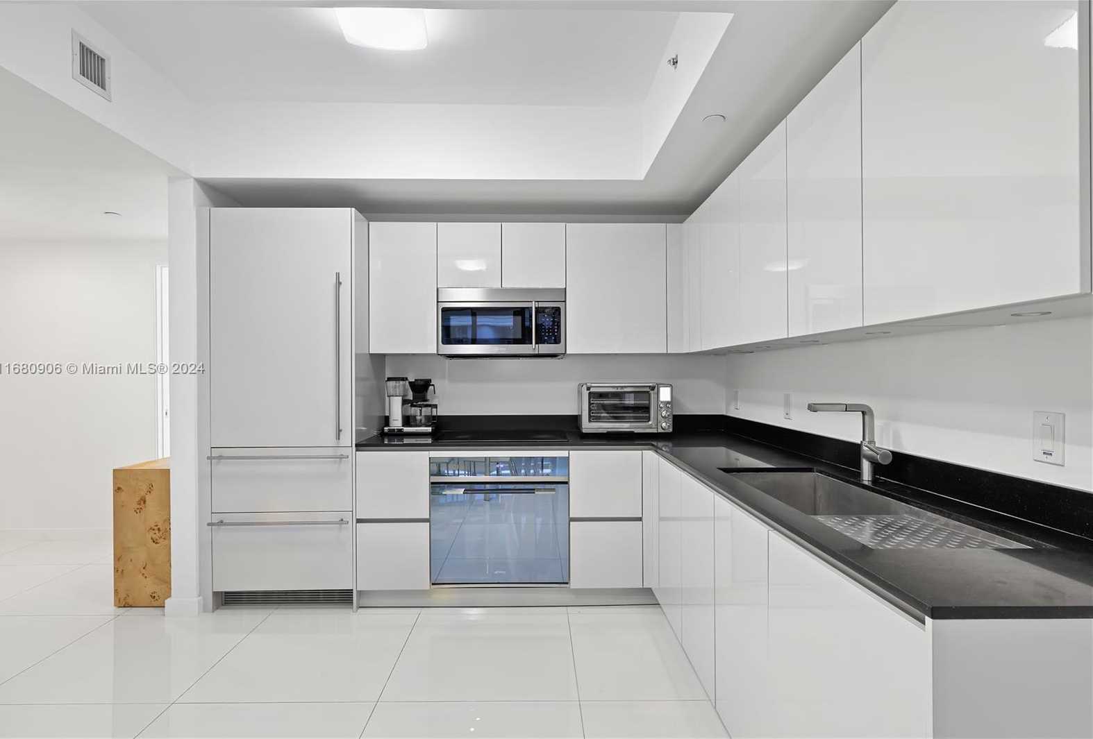 Small Image of 1010 BRICKELL AVE #3006, Miami Number 4