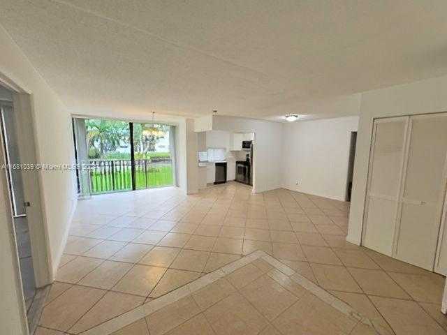 Small Image of 17021 NORTH BAY RD #124, Sunny Isles Beach Number 5