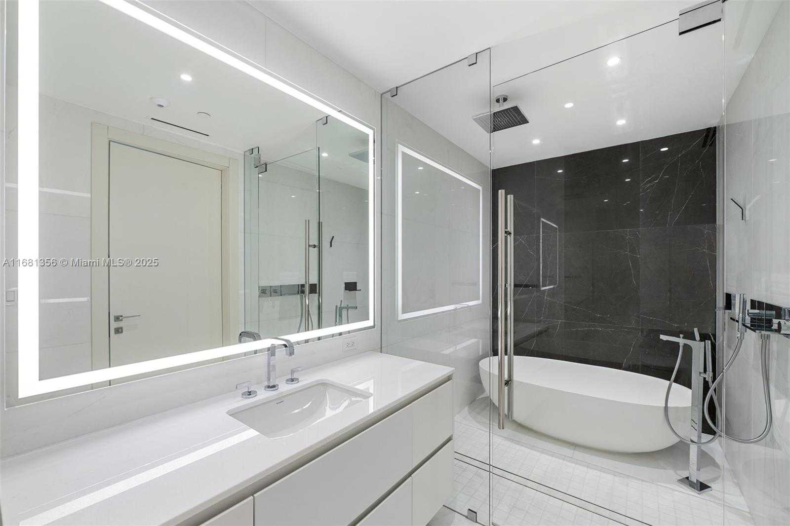 Small Image of 300 BISCAYNE BLVD WAY #1205C, Miami Number 22