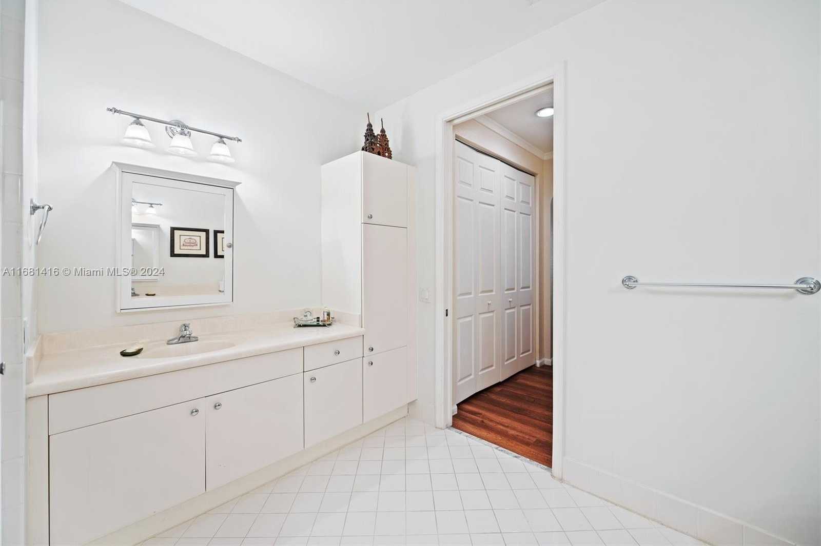 Small Image of 1634 PASSION VINE CIR #31-2, Weston Number 16