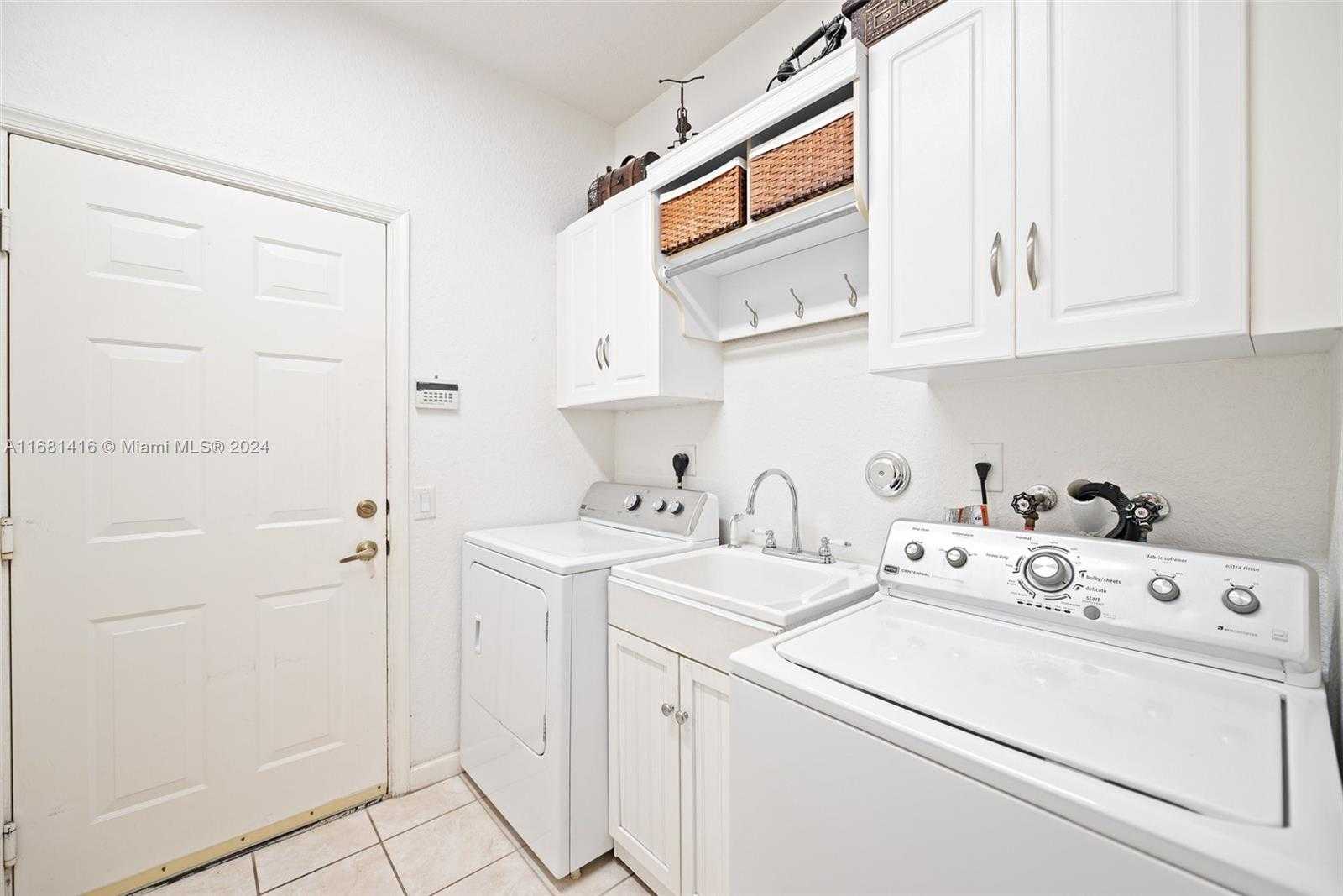 Small Image of 1634 PASSION VINE CIR #31-2, Weston Number 20
