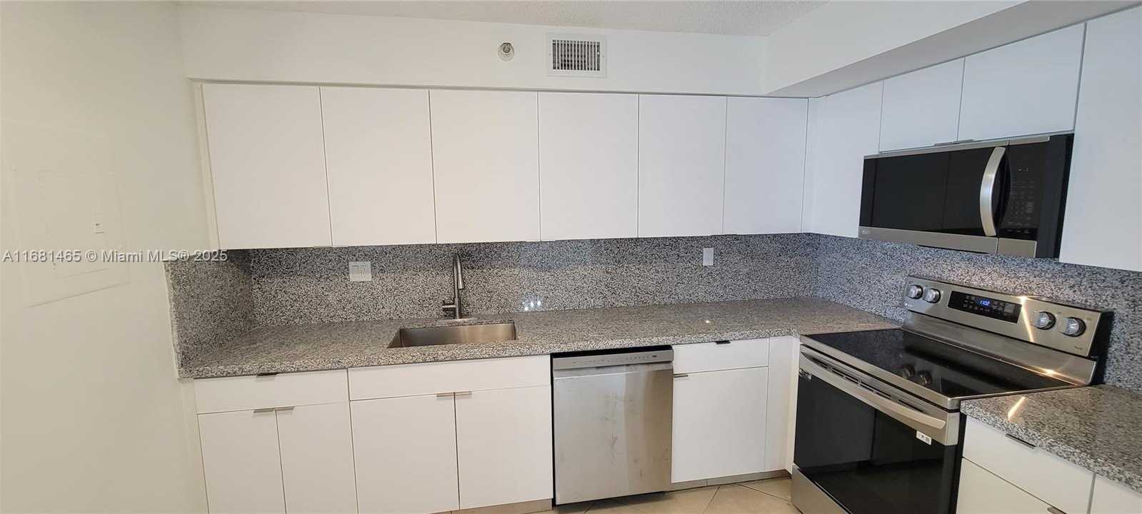 Small Image of 3500 MYSTIC POINTE DR #2302, Aventura Number 12