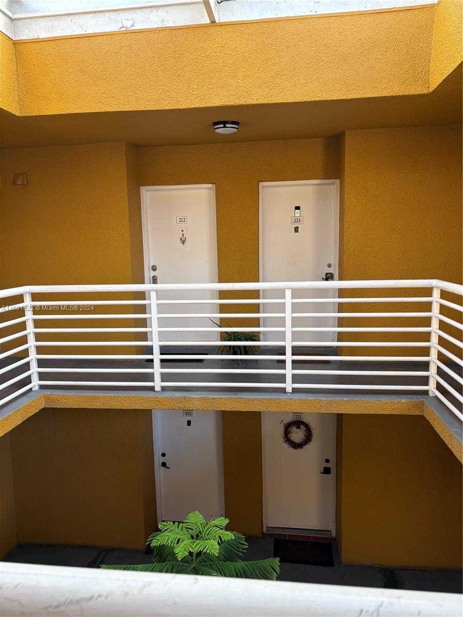 Small Image of 9725 FONTAINEBLEAU BLVD #A212, Miami Number 4