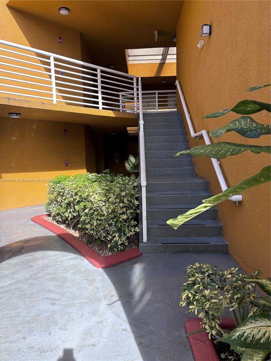 Small Image of 9725 FONTAINEBLEAU BLVD #A212, Miami Number 6