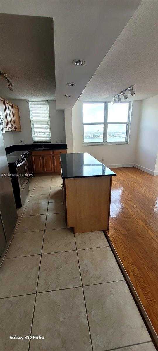 Small Image of 770 CLAUGHTON ISLAND DR #1915, Miami Number 2