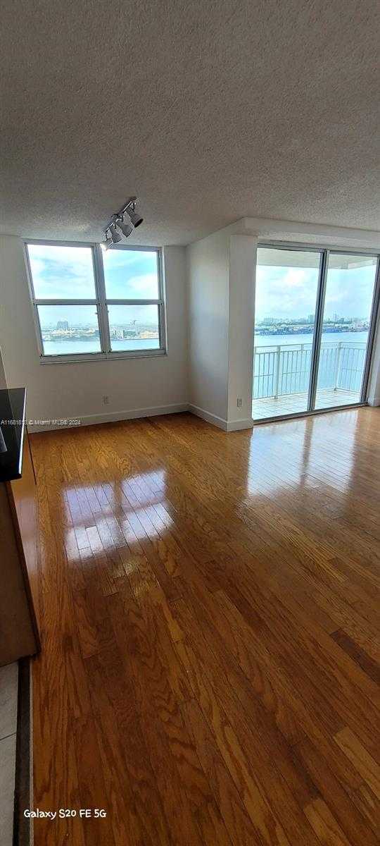 Small Image of 770 CLAUGHTON ISLAND DR #1915, Miami Number 3