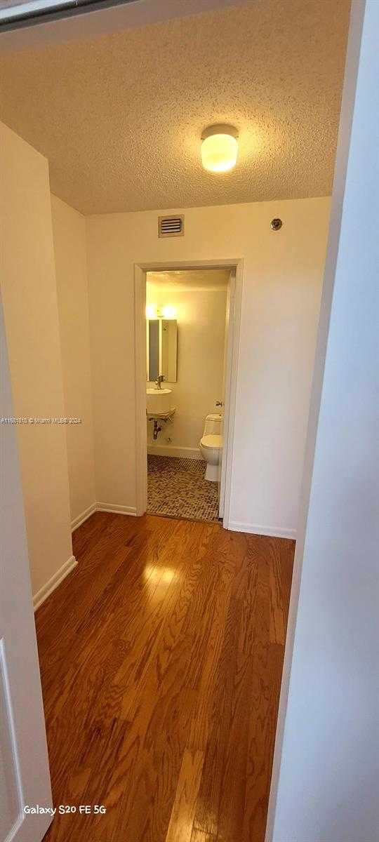 Small Image of 770 CLAUGHTON ISLAND DR #1915, Miami Number 5
