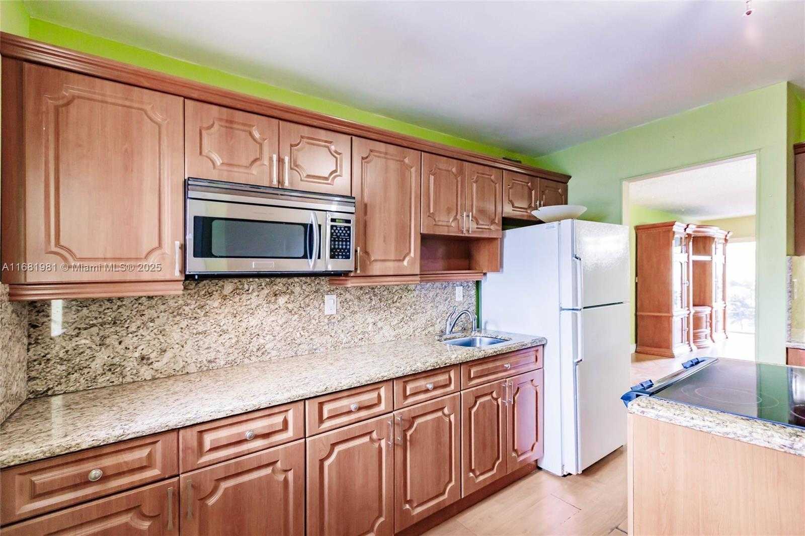 Small Image of 1900 WEST 54TH ST #213, Hialeah Number 11