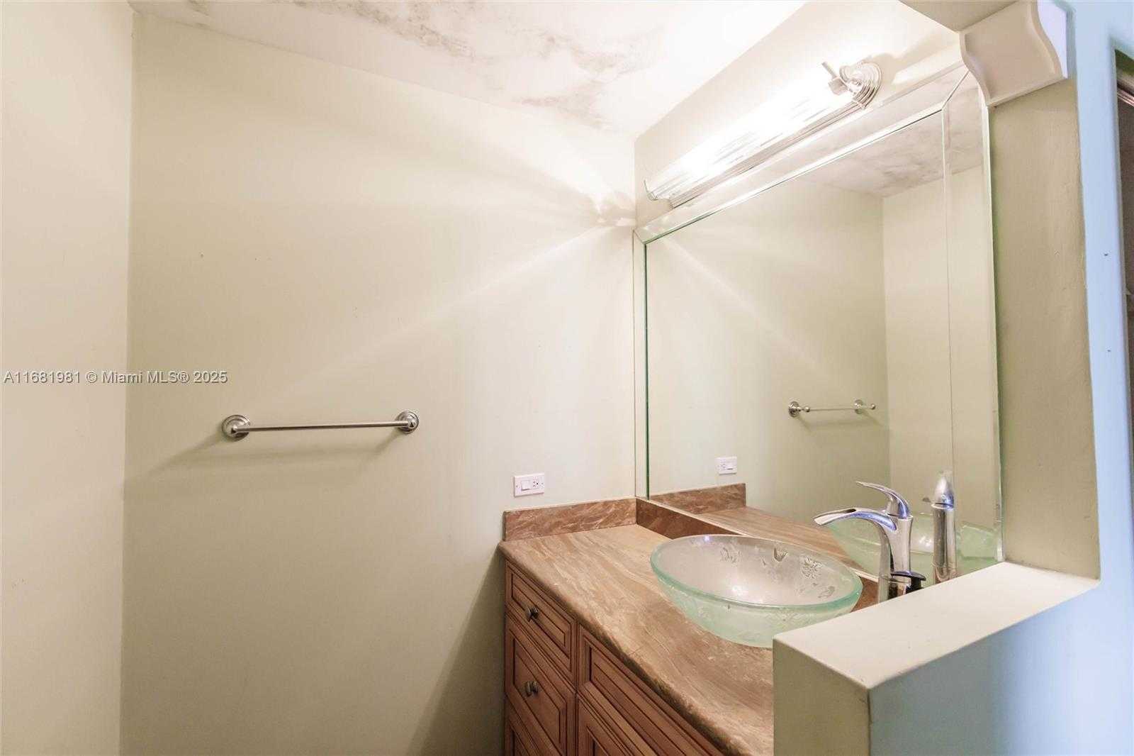 Small Image of 1900 WEST 54TH ST #213, Hialeah Number 17