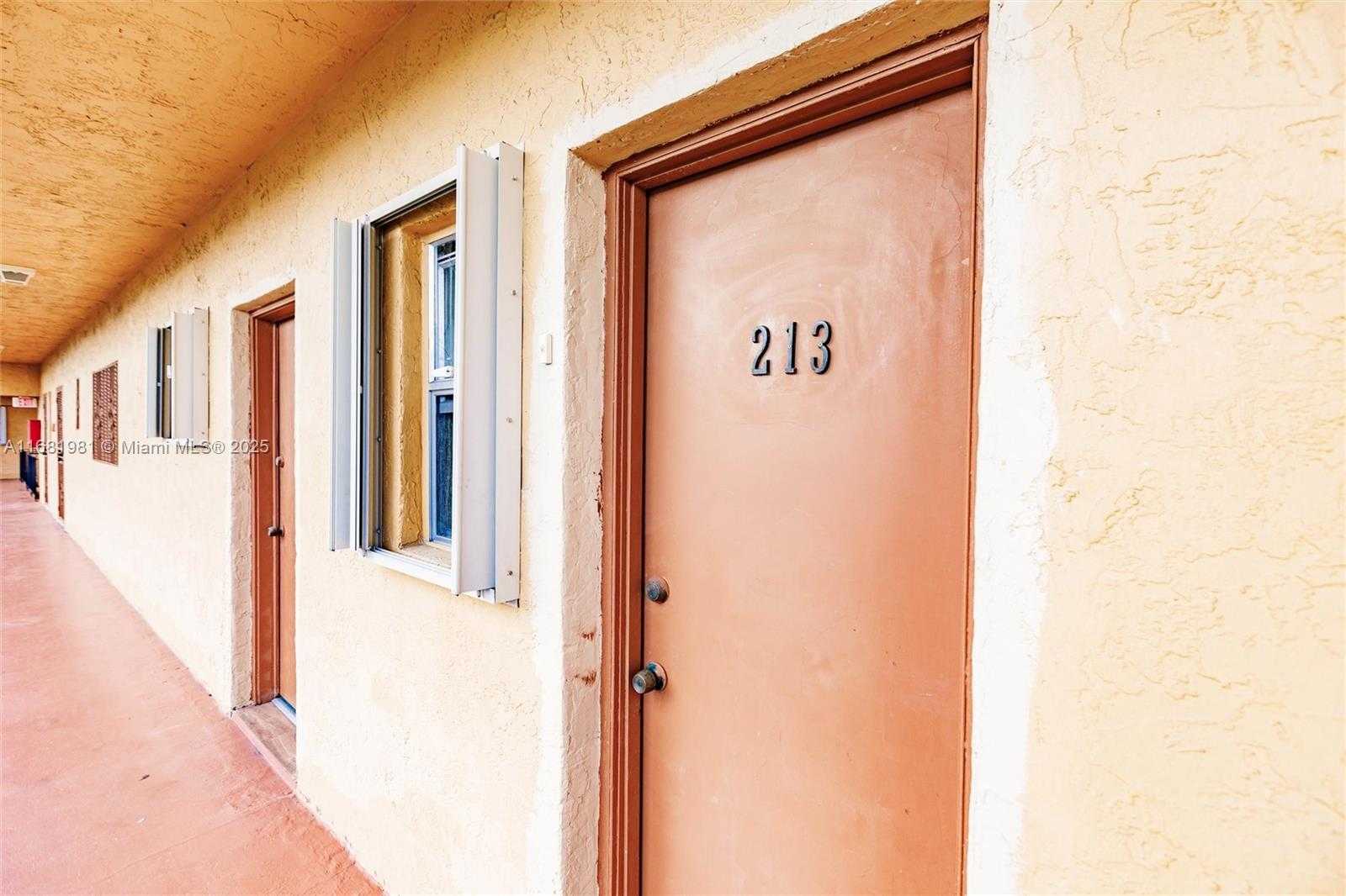 Small Image of 1900 WEST 54TH ST #213, Hialeah Number 3