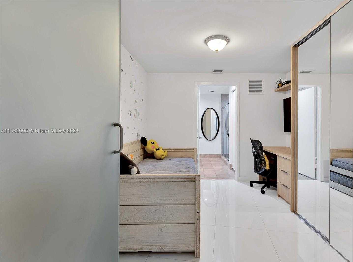 Small Image of 18201 COLLINS AVE #1905, Sunny Isles Beach Number 14