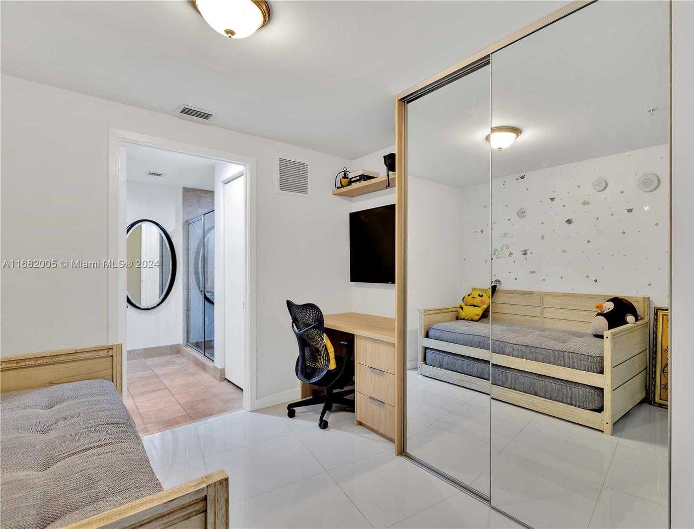 Small Image of 18201 COLLINS AVE #1905, Sunny Isles Beach Number 15