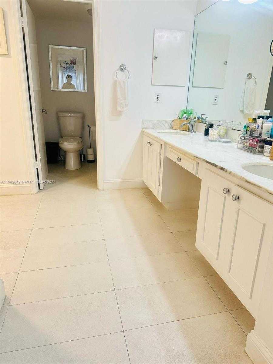 Small Image of 199 OCEAN LANE DR #613, Key Biscayne Number 11