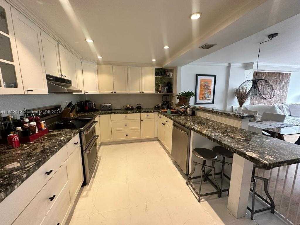 Small Image of 199 OCEAN LANE DR #613, Key Biscayne Number 5